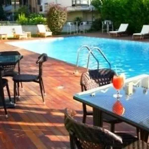 2* Hotel Island